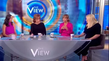 Teri Jon Beaded Vestido de crepé sin mangas A-Line usado por Meghan McCain en The View 11 de octubre de 2019