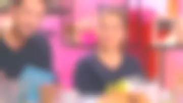 Le sweat marine Hello de Marie Perarnau dans La maison des maternelles le 14.10.2019