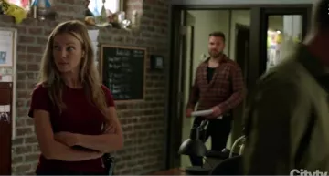 Madewell Northside Vintage T Shirt usada por Hailey Upton (Tracy Spiridakos) en Chicago P.D. Temporada 7 Episodio 3