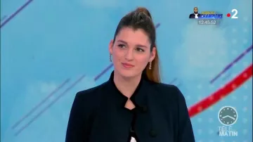 The short jacket microfiber details velvet Louise Petitrenaud in Télématin the 14.10.2019
