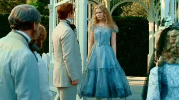 La réplique de la robe bleue de Alice Kingsleigh (Mia Wasikowska) dans Alice au pays des merveilles