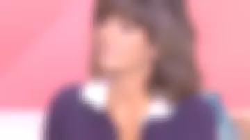 La camisa de cuello claudina a cuadros de Faustine Bollaert en It Starts Today