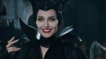 The headdress with the horns of Maleficent (Angelina Jolie) in Evil : The Power of Evil