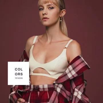 L'ensemble bordeaux à carreaux de Angèle sur son compte Instagram @angele_vl