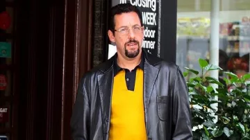 Jaune et Noir Polo shirt porté par Howard Ratner (Adam Sandler) dans Uncut Gemmes
