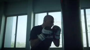 The t-shirt Sergio Tacchini of Akhenaten in the clip Rap Warrior IAM