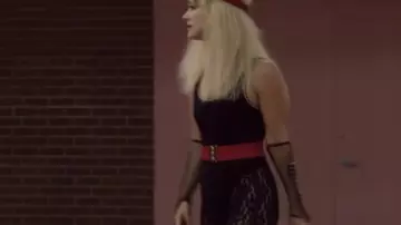 Le body noir de gymnastique de Winter Anderson (Billie Catherine Lourd) dans American Horror Story (S09E04)