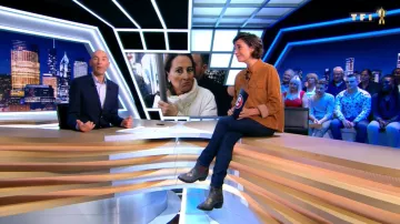 La camisa de ante que lleva Alessandra Sublet en C'est Canteloup