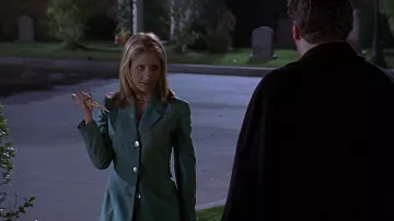 The weapon, Mr. Pointy Buffy Summers (Sarah Michelle Gellar) in Buffy the vampire slayer