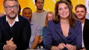 La chemise marine rayée de Alix Van Pee dans L'Info du vrai le 14.10.2019