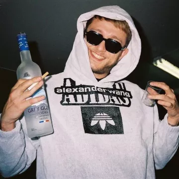 Le pull Adidas x Alexander Wang porté par Vald Sullyvan sur son compte Instagram @valdsullyvan 