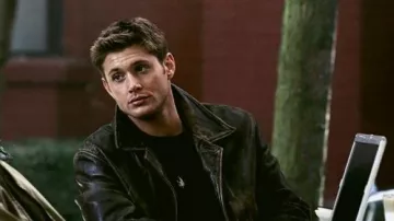 Le collier de Dean Winchester (Jensen Ackles) dans Supernatural
