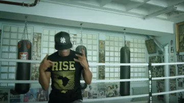 The t-shirt RISE worn by shurik'n in the clip Rap Warrior IAM
