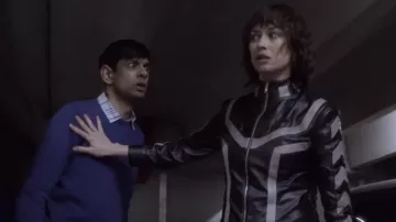 Moto veste en cuir portés par La Messagerie (Olga Kurylenko) comme on le voit dans Le Courrier