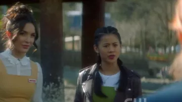 Iro ashville veste en cuir plum porté par George (Léa Lewis) dans Nancy Drew Saison 1 Épisode 1