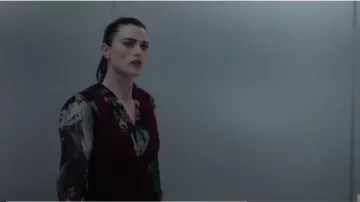 Elie tahari floral long sleeve button front blouse worn by Lena Luthor (Katie McGrath) in Supergirl Season 05 Episode 02