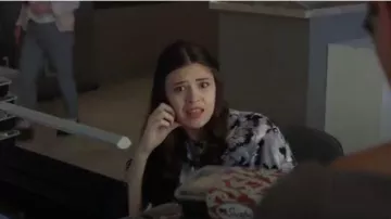 Elie Tahari mini vestido de manga corta con volantes usado por Nia Nal (Nicole Maines) en Supergirl Temporada 05 Episodio 02