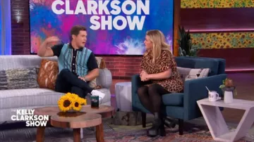 Alice + Olivia jude ruffle button down tunic dress worn by Kelly Clarkson on The Kelly Clarkson Show October 11, 2019