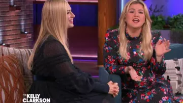 Zimmermann sabotage crêpe midi robe portée par Beth Behrs sur L'Kelly Clarkson Montrer le 8 octobre 2019