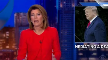 Giorgio Armani rouge ras du cou plissé cady veste portée par Norah O'Donnell sur CBS, Ce Matin, 11 octobre 2019