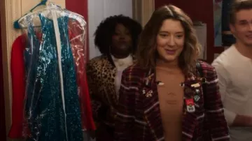 Rachel antonoff gold hysterical female pin worn by Nonnie Thompson (Kimmy Shields) in Insatiable Season  02 Episode 01