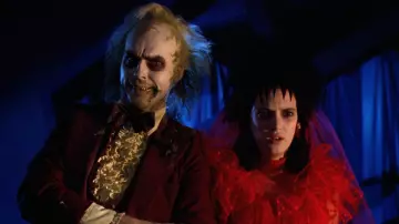 La réplique de la robe rouge portée par Lydia Deetz (Winona Ryder) dans Beetlejuice