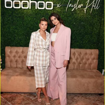 Boohoo pantalón a cuadros de pierna ancha usados por Sofia Richie Boohoo Tea Party Lanzamiento 13 de octubre de 2019