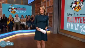Vestido verde corbata de Sandro usado por Ginger Zee en Good Morning America 11 de octubre de 2019