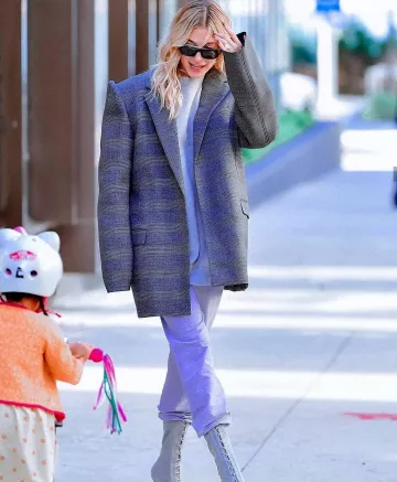 Olivier peoples jaye gafas de sol cuadradas de 50 MM usadas por Hailey Baldwin Los Ángeles 12 de octubre de 2019