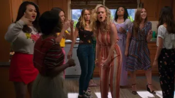 Zapatillas Converse Navy con cordones usadas por Patty Bladell (Debby Ryan) en Insatiable Temporada 02 Episodio 02