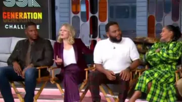 Alice + Olivia macey velvet shawl collar jacket worn by Sara Haines on Good Morning America Weekend October 14, 2019