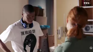 White T-shirt "The village Cry" worn by Souleymane (Dembo Camilo) in Tomorrow belongs to us (S01E564)