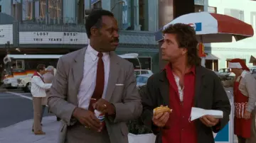 Red button shirt worn by Martin Riggs (Mel Gibson) in Lethal Weapon