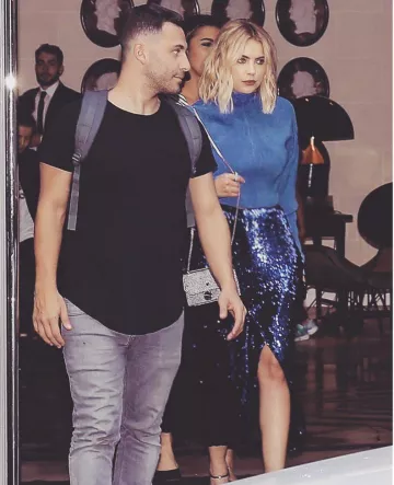 The pencil skirt in séquin of Ashley Benson on the account Instagram of @ashleybenson