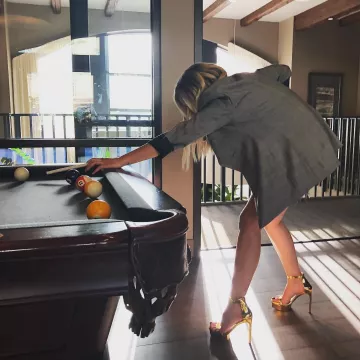 The heeled sandals golden and Ashley Benson on the account Instagram of @ashleybenson