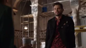 Noir twill bouton à l'avant de la veste avec la broche de détails porté par Sam Jones (Rafael de la Fuente) dans la Dynastie Saison 3 Épisode 1