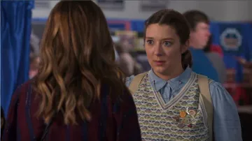 Personify shop snail enamel pin worn by Nonnie Thompson (Kimmy Shields) in Insatiable Season 02 Episode 04