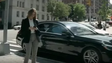 Angelo blanc sans manches polo porté par Ainsley Whitly (Halston Sage) en Fils Prodigue Saison 1 Épisode 3