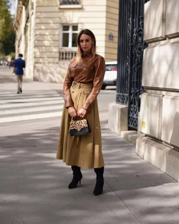 Peu de Noir Leo Sac à main de Elisa Taviti sur l'Instagram account @elisataviti