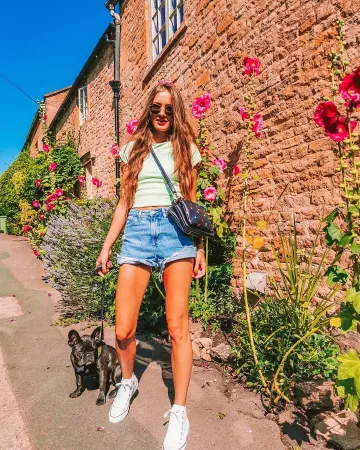 La lumière Verte Côtelée Volant de Trim Crop T-Shirt d'Alex Serruys sur l'Instagram account @alexincolour