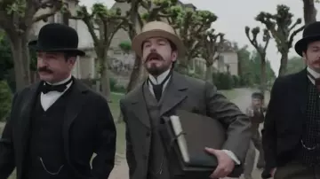 Le chapeau melon noir porté par Picquart (Jean Dujardin) dans J’accuse