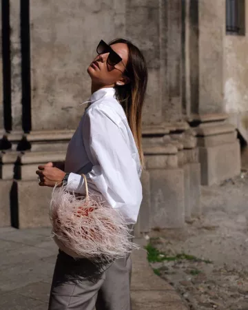 Black Fendi Sun­glass­es of Elisa Taviti on the Instagram account @elisataviti