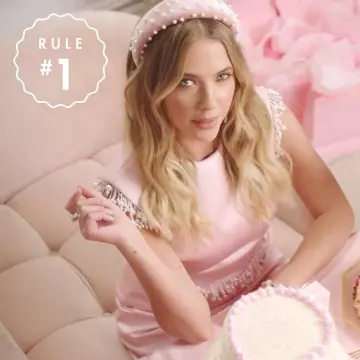 Le serre-tête velours rose à perles de Ashley Benson sur le compte Instagram de @ashleybenson