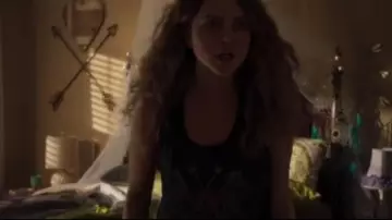 Miroir en forme de cœur de Carly (Anne Winters) dans Mom and Dad