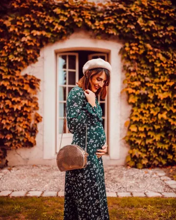 El vestido largo verde con pequeñas flores que lució Coralie en la cuenta de Instagram de @ellesenparlent