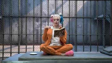 The holding of a prisoner's orange Harley Quinn (Margot Robbie) in Suicide Squad