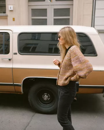 The vest Haili yellow striped orange large mesh Ba&sh worn by Mary Kajmaní on the account Instagram of @marie_jaster