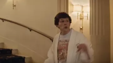 Dragon's Lair grey t-shirt worn by Columbus (Jesse Eisenberg) in Zombieland: Double Tap