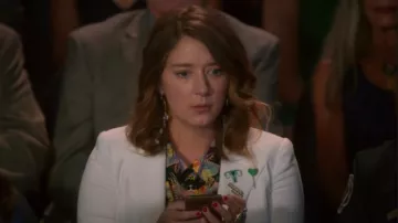 Tuesday Bassen green lolli heart pin worn by Nonnie Thompson (Kimmy Shields) in Insatiable Season 2 Episode 10