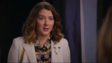 Alice + Olivia willa flutter sleeve top worn by Nonnie Thompson (Kimmy Shields) in Insatiable Season 2 Episode 10